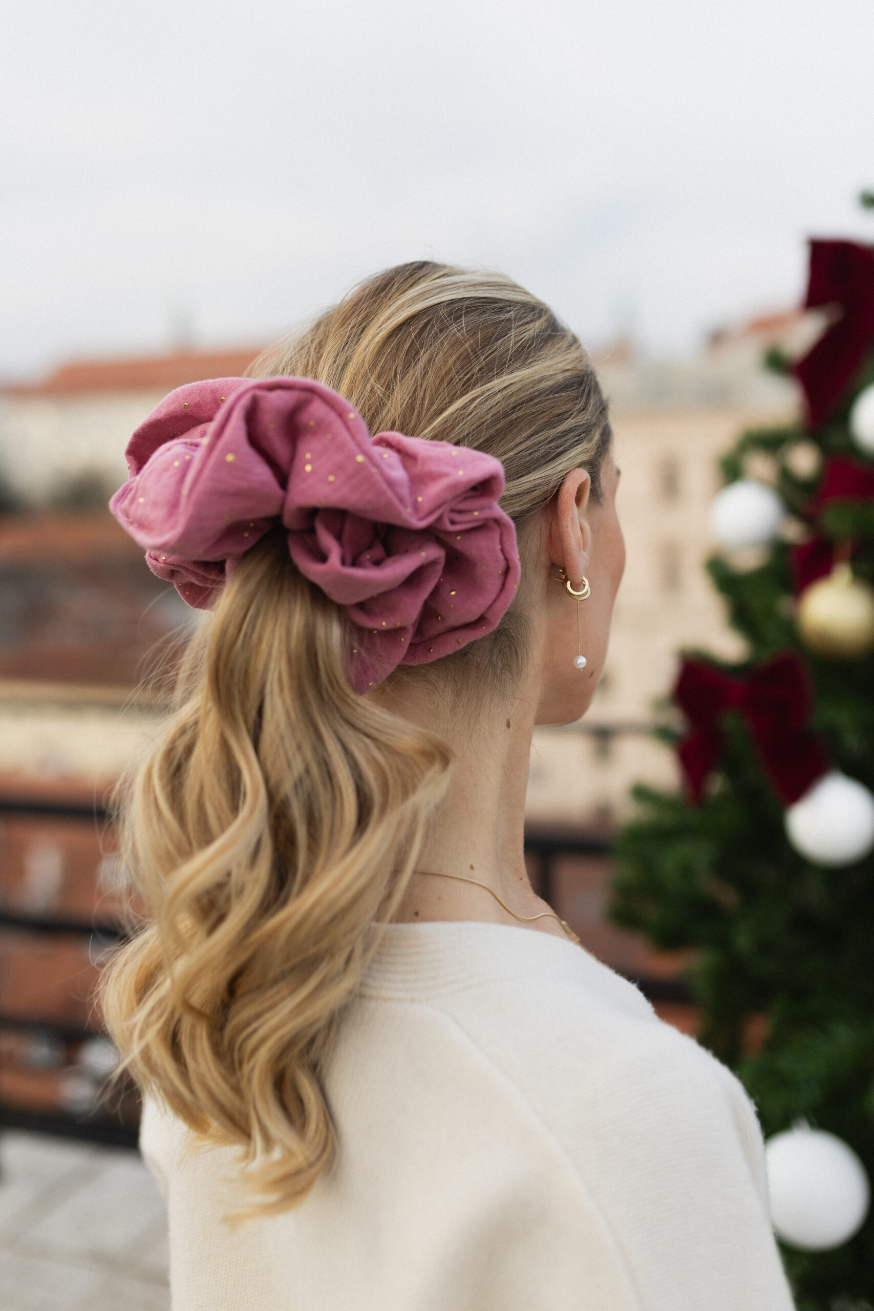 NOVO Rose Oversized gumica za kosu od muslina sa zlatnim točkicama