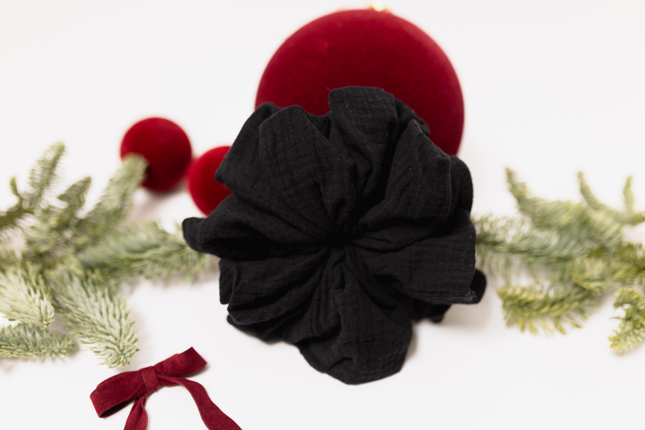 NOVO Black Oversized gumica za kosu od muslina